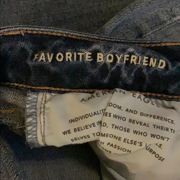 NWOT Boyfriend American Eagle Jeans! Size 4! - Picture 3 of 4